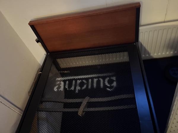 Auping bed met schoon en stevig matras