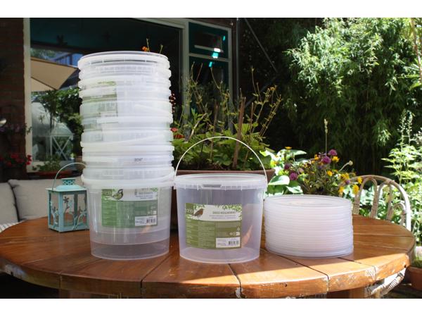 Doorzichtige plastic emmers...