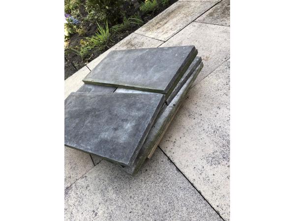 Natuurstenen tuintegels en opsluitbanden