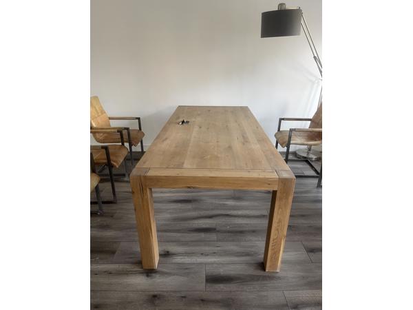 Robuust eiken eetkamertafel
