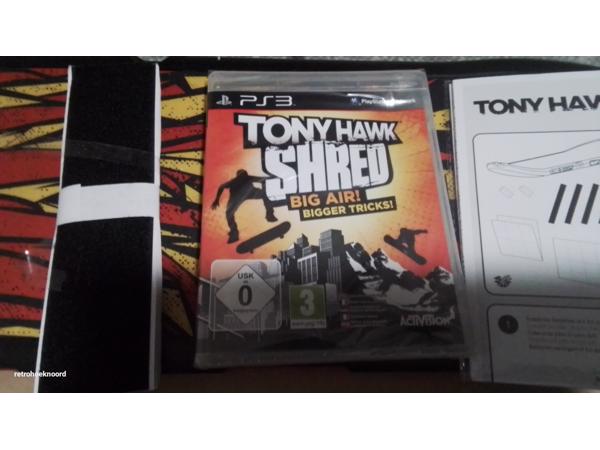 Tony Hawk board en game in seal