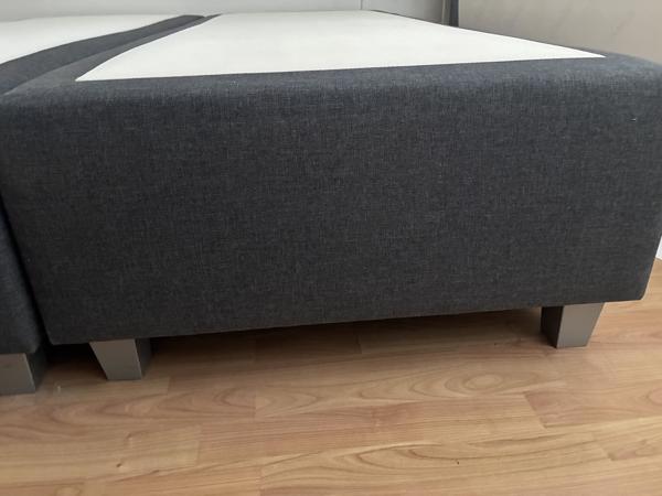 Twee mooie boxspring matrassen