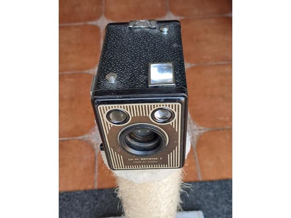 Kodak Brownie Six-20 Model E boxcamera uit 1953-1957.