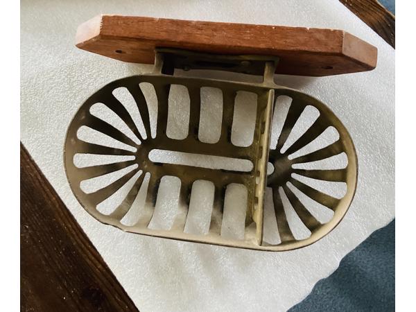 Setje Vintage wandkaarsenhouder, schilderijlamp en  zeepbak