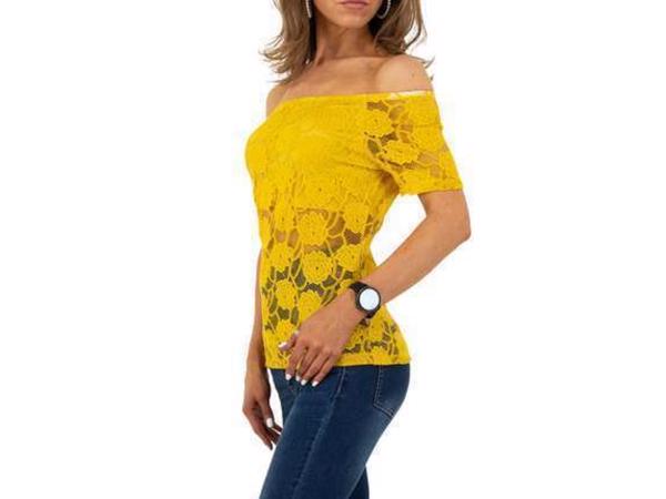 Whoa off shoulder top kant okergeel M/L 38/40