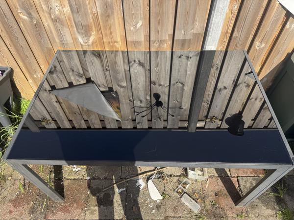 GRATIS Tuinset met glazen tafel en vier inklapbare stoelen