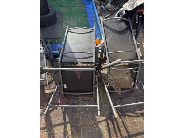 GRATIS Tuinset met glazen tafel en vier inklapbare stoelen