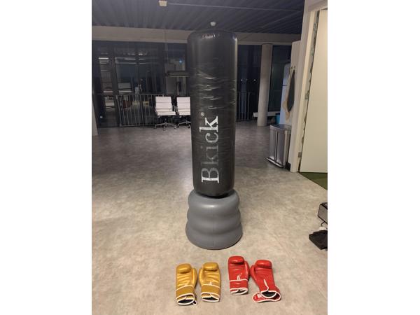 Box zak BKick met stevige poot en 2 paar bokshandschoenen.