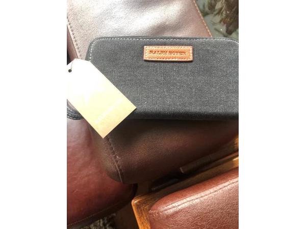 mooie nieuwe grote portemonnee denim met leer kaartje eraan