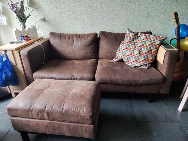 Bank in goede conditie met poef