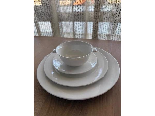 Servies 79-delig roomwit als nieuw!