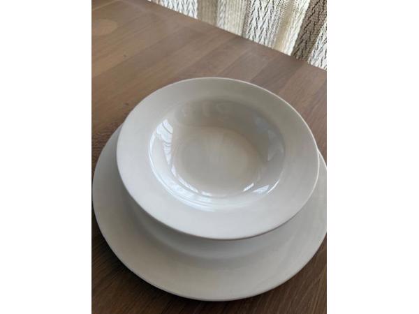 Servies 79-delig roomwit als nieuw!