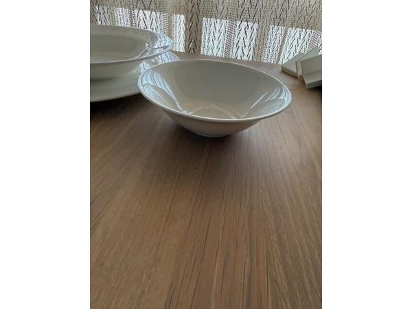 Servies 79-delig roomwit als nieuw!