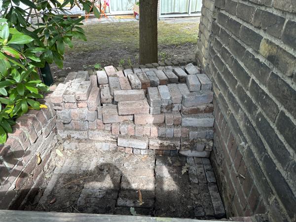 ca. 300 Waaltjes klinkers tegels voor terras buiten