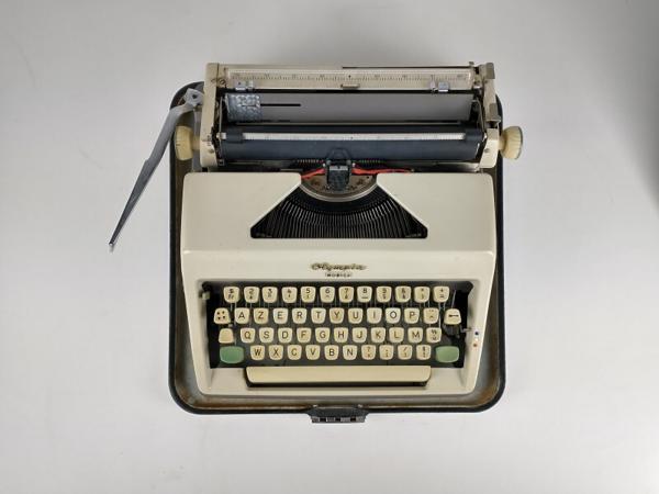 Olympia Monica typemachine