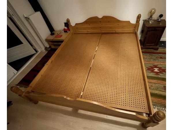 2-persoons houtenbed