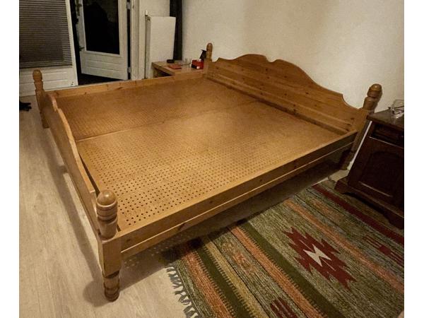 2-persoons houtenbed