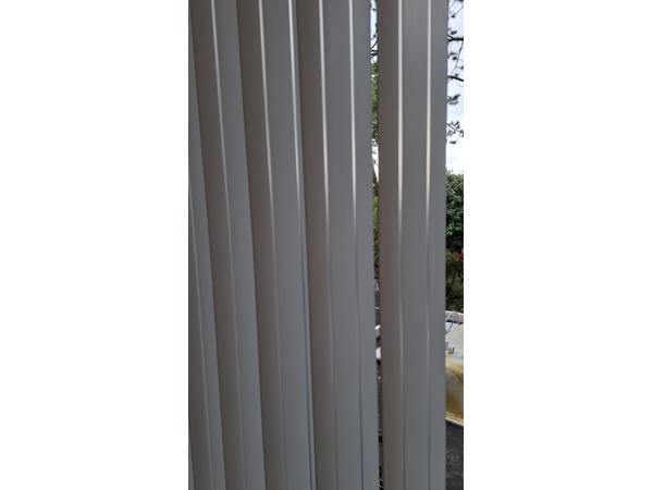 Verticale lamellen kleur wit op rail