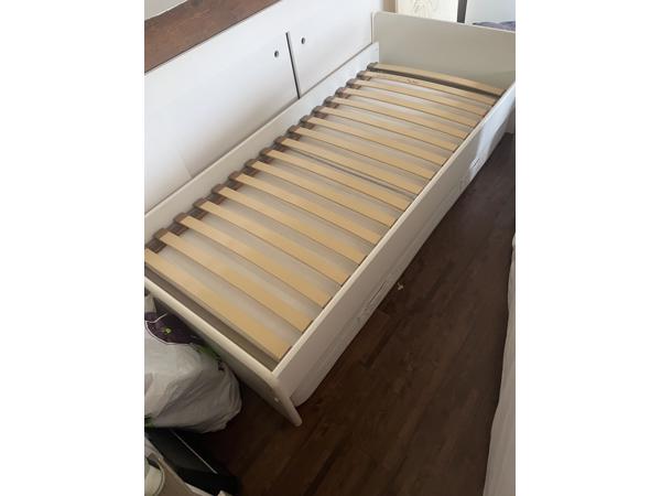 GRATIS eenpersoons bed frame 90x200