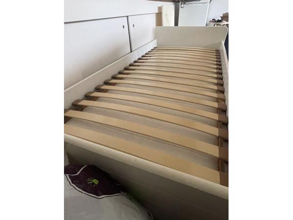 GRATIS eenpersoons bed frame 90x200