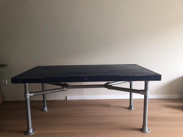 Unieke eettafel blauw Jorg Steigerhout