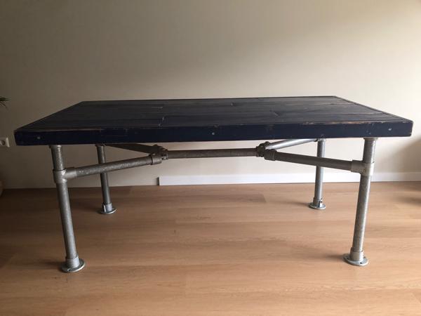 Unieke eettafel blauw Jorg Steigerhout