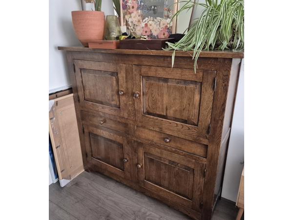 Antieke eikenhouten kast