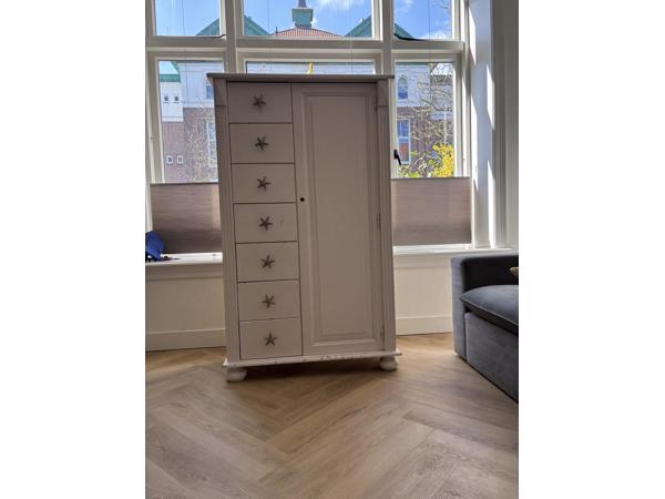 Houten kast 158 cm hoog