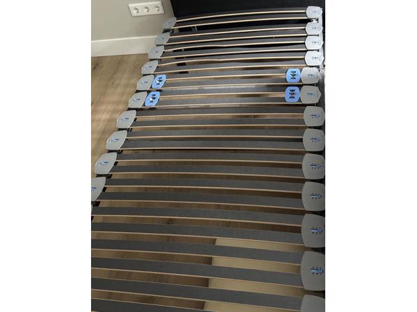 Bed zonder matrassen 180x 200 cm