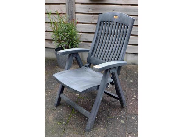 Vier verstelbare tuinstoelen