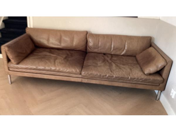 Bruine leren trendy bank