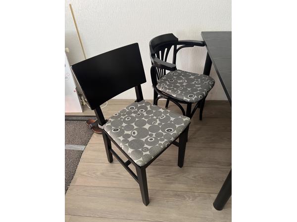 Eetkamertafel met 5 stoel