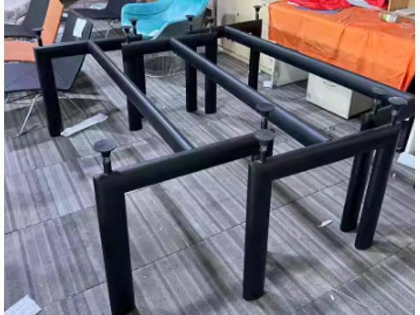 LC6 design tafelonderstel, kleur naar keuze, gemaakt Italië