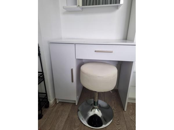 Make-up meubel met spiegelkast