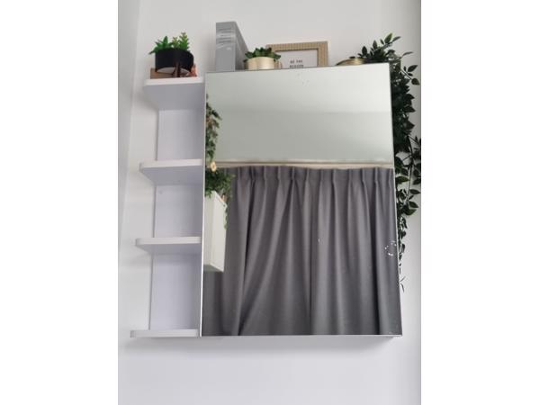 Make-up meubel met spiegelkast