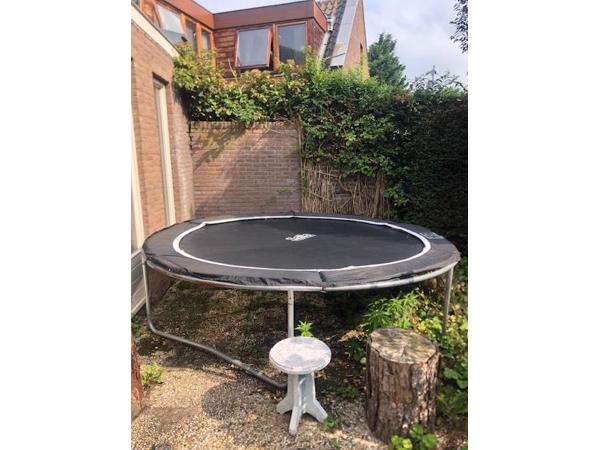 Trampoline in goede staat 290 cm doorsnede