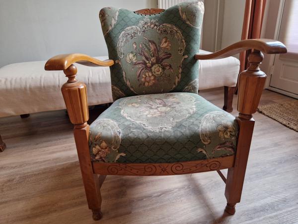 Leuke feauteil en sofa ( opnieuw bekleden)