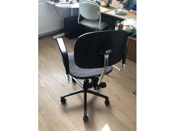 Grijze bureaustoel