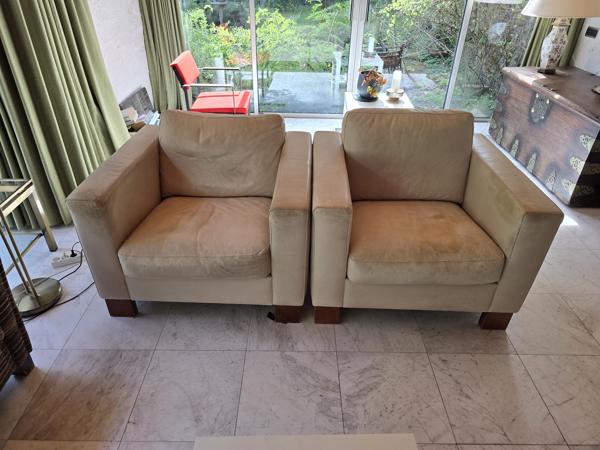 Twee lederen stoelen
