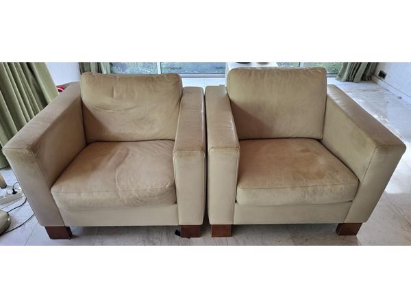 Twee lederen stoelen
