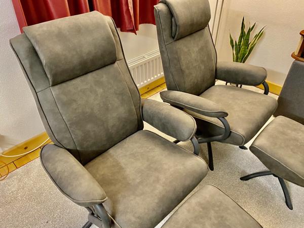 Twee als nieuwe Leren Draai Fauteuils