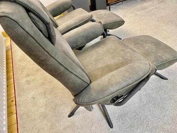 Twee als nieuwe Leren Draai Fauteuils