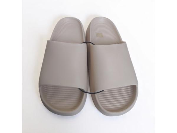 Heren slippers effen beige 44