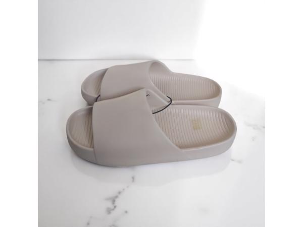 Heren slippers effen beige 44