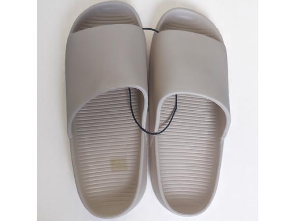 Heren slippers effen beige 44