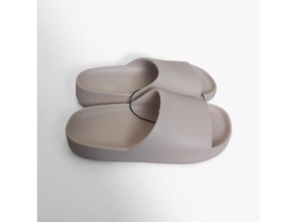 Heren slippers effen beige 44