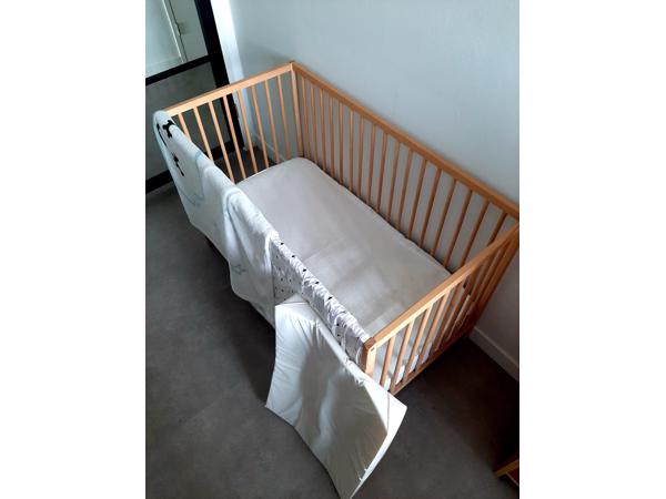 Babybed  verstelbare hoogte.