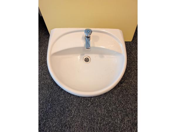 Toiletpotten en wasbakken