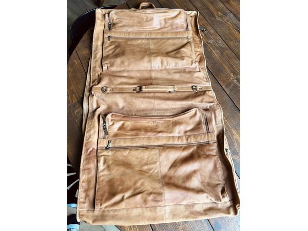Luxe vintage soft leather kledingtas