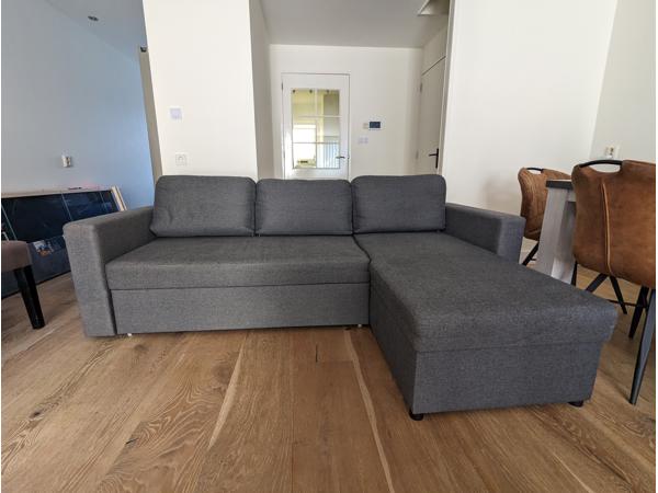 Uitbreidbare bank met interne opbergruimte / Expandable sofa with internal storage